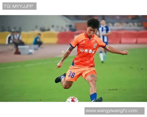 29轮仅进场4次！国足后防期望之星惨遭斯帅萧瑟，沦为中超鸡肋